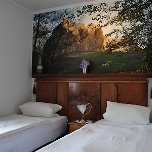 Zimmer mit zwei Einzelbetten
